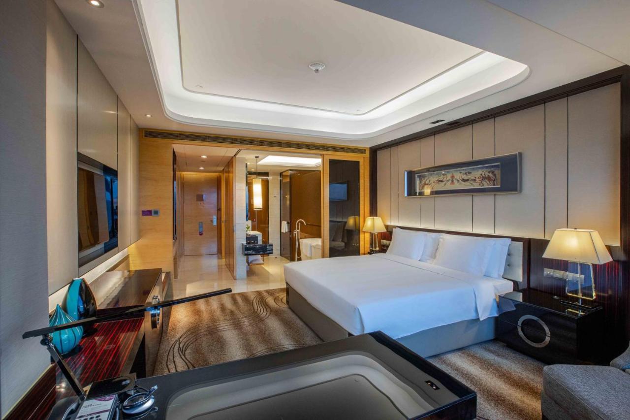Crowne Plaza Hotel Lanzhou By Ihg Exterior photo